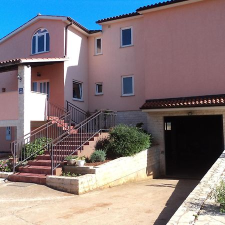 Apartments Vera Liznjan Bagian luar foto
